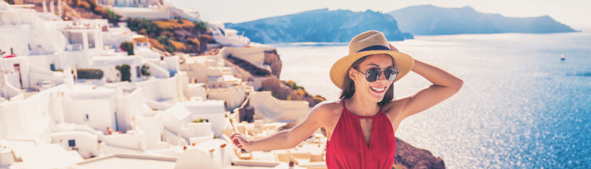 partenze crociere donna in vacanza sul mare