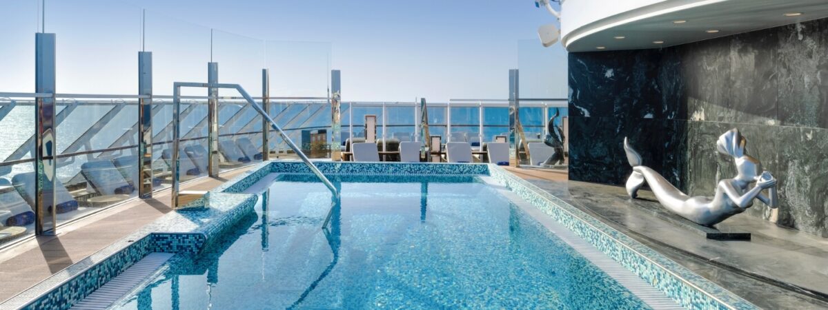 Piscina riservata allo yacht club a bordo di MSC Crociere